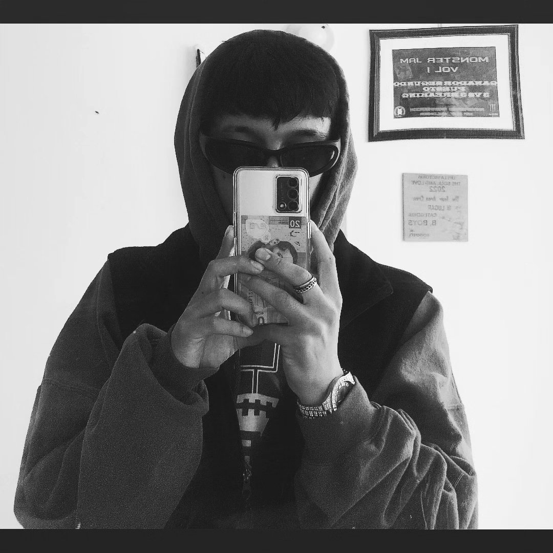 King Flow en blanco y negro